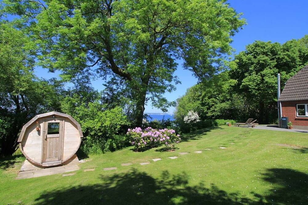 Lieblingsplatz: Strandhaus am Mühlendamm mit Meerblick, Garten, Ofen und Sauna in Kallebyer Strand, Steinbergkirche