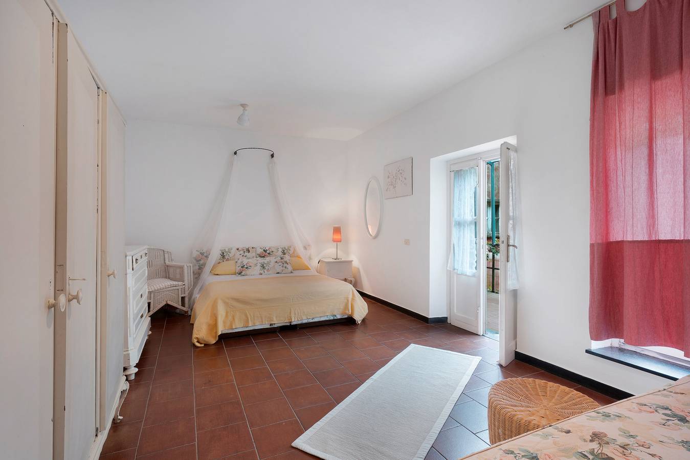 Camera 'Tripla' con Vista Montagna e Giardino Condiviso in Castiglione Chiavarese, Riviera di Levante