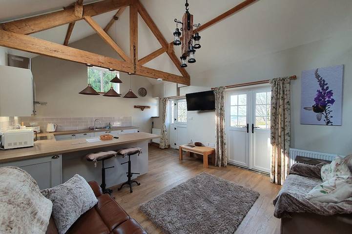 Rural hideaway but only 5 minutes from the centre of Cheltenham in Cheltenham, Gloucestershire