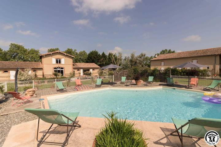 Gîte pour 4 personnes, avec piscine et jardin, animaux acceptés