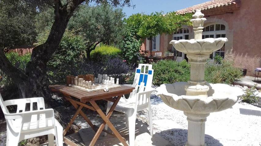 Location de vacances pour 2 personnes, avec jardin et jacuzzi ainsi que sauna et piscine à Les Salles-sur-Verdon - 3