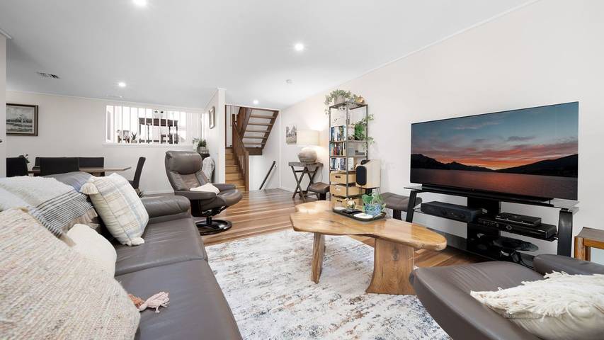 Holiday home for 4 people, with lake view in Canberra