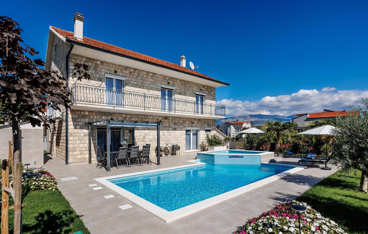 Ferienhaus für 12 Personen mit Terrasse in Sinj, Dalmatinisches Zagora