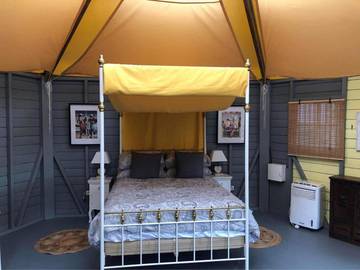 Tente pour 3 personnes, avec jacuzzi ainsi que jardin et piscine dans Haute-Vienne