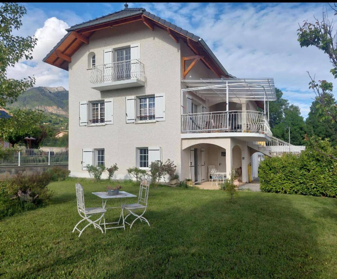 Appartement entier, L'Ecrin Meublé de tourisme classé 3 étoiles climatisé in La Bâtie-Neuve, Parc national des Écrins