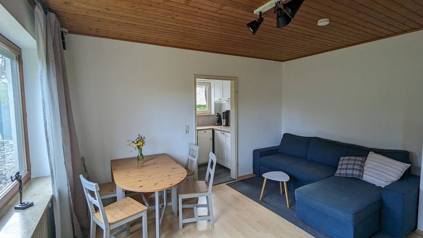 Hel lejlighed, Holiday Apartment Wiesenblümle with Private Terrace, Garden, and Wi-Fi in Schömberg, Nord Sortskoven