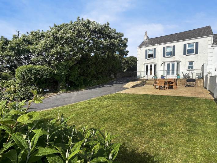 Cottage for 9 people, with garden, with pets in Little Haven