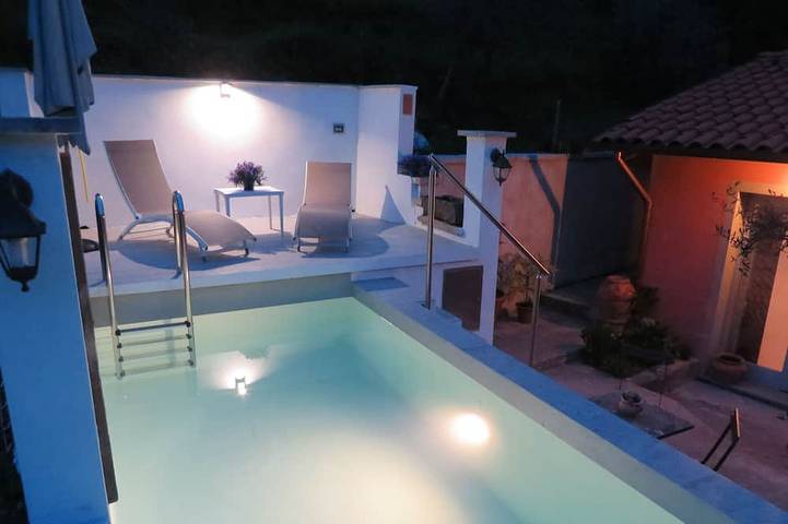 Gîte pour 4 personnes, avec Balcon ainsi que Jardin et Piscine