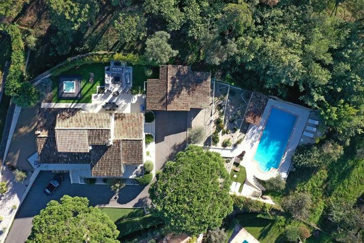 Villa pour 8 personnes, avec terrasse ainsi que piscine et vue, animaux acceptés à Mouans-Sartoux