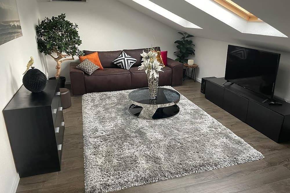 Luxus-Penthouse in traditioneller Steinvilla mit Blick auf den Kotor-Fjord in Dobrota, Opština Kotor