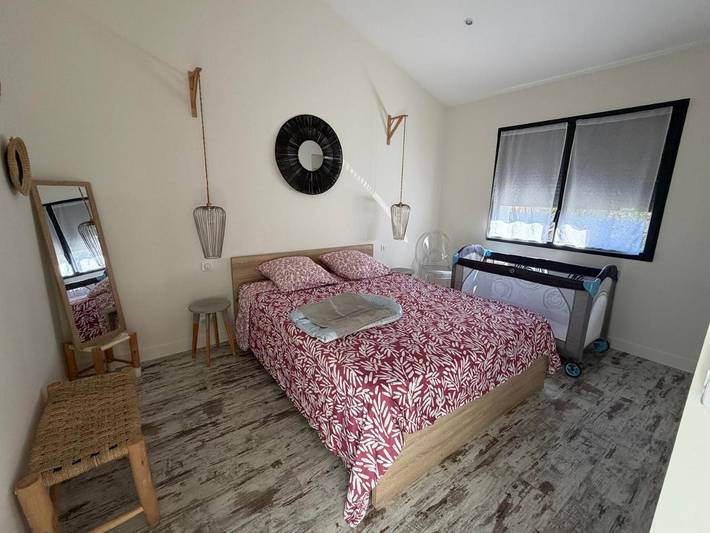 Location de vacances pour 4 personnes, avec Terrasse ainsi que Jardin et Piscine à Eysines