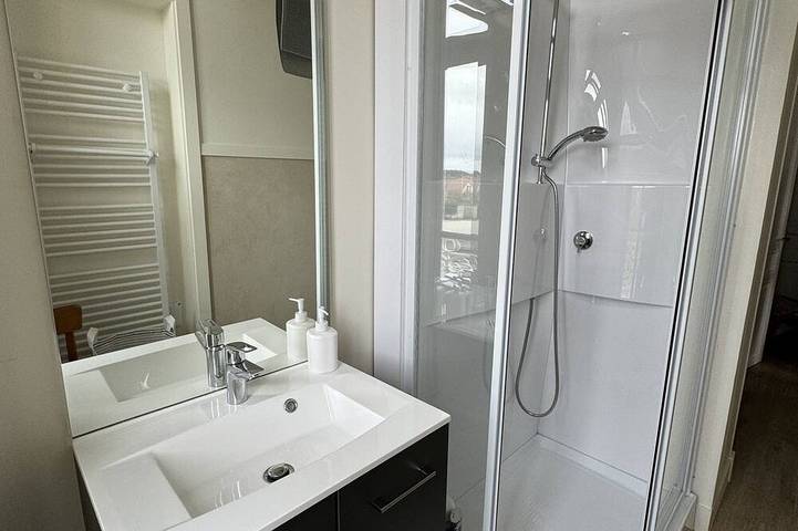 Ganze Wohnung, Waterfront Studio at Gold Beach, Sea View, Private Parking in Asnelles, Côte de Nacre