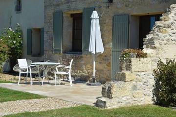 Maison de vacances pour 2 personnes, avec piscine ainsi que terrasse et jardin, animaux acceptés à Montpeyroux