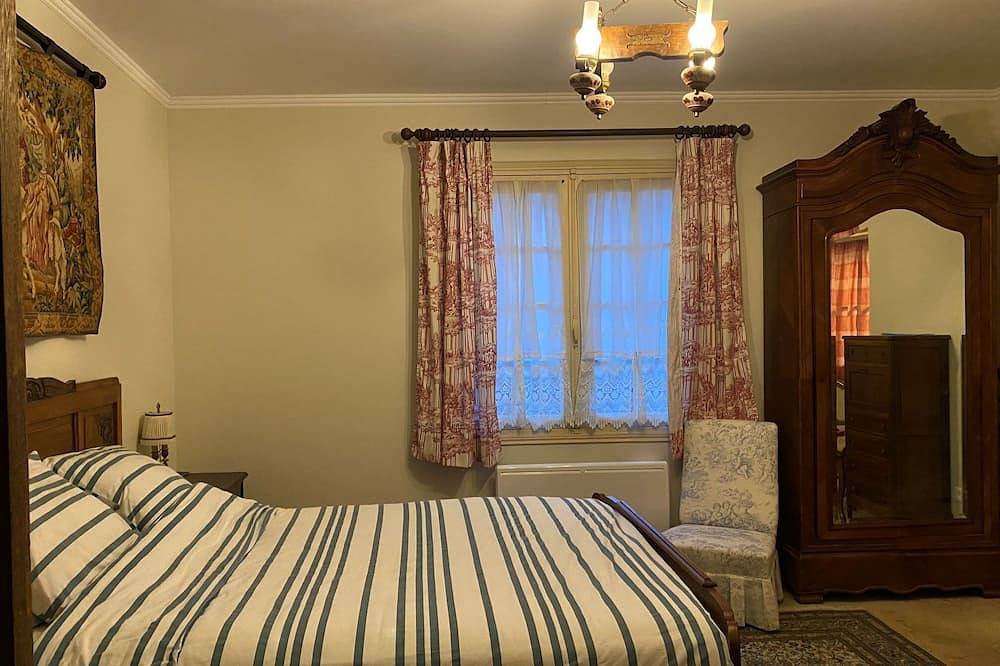 Raphaël at our 'Clos Lussault' near Amboise in the Loire Valley in Lussault-sur-Loire, Tours und Umgebung