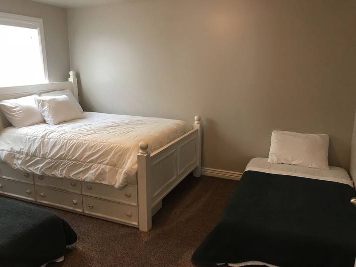 Vacation rental for 16 people, with yard in Davis County