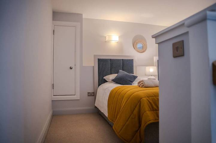 The Kinross Residence -  a beautiful apartment in Kinross sleeping six guests in Perthshire