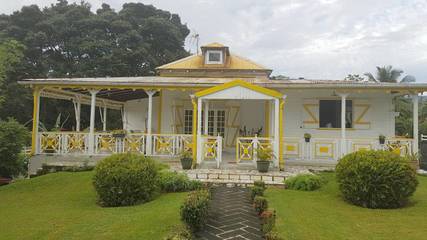 Chambre d’hôte pour 4 personnes, avec jardin ainsi que terrasse et vue à Petit-Bourg