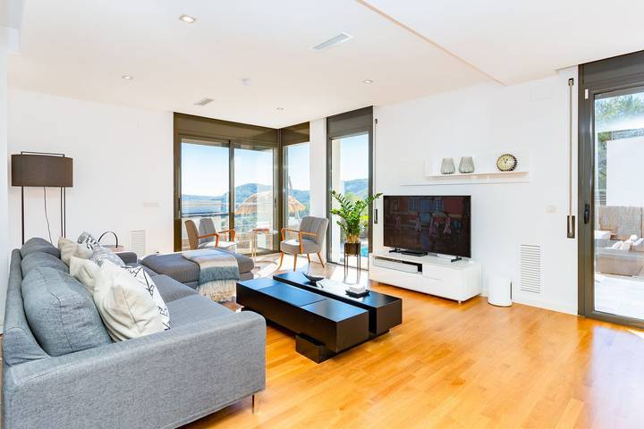 Chalet para 9 personas, con Balcón y Terraza además de Jardín y Piscina en Provincia de Barcelona - 3