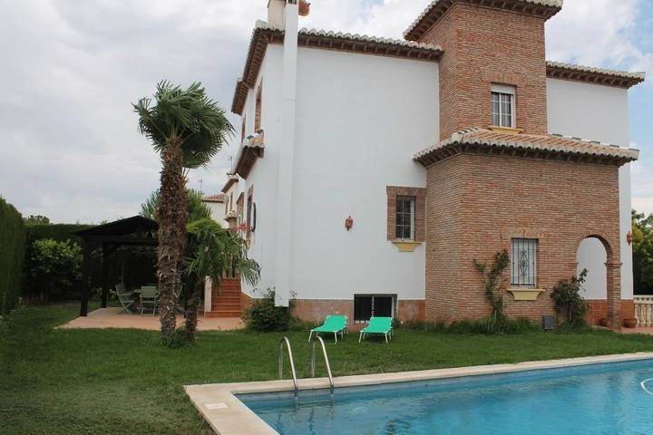 Casa rural para 12 personas, con piscina además de vistas y jardín, Se admiten mascotas en Villa de Otura - 4