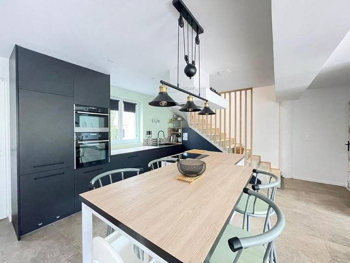 Location de vacances pour 10 personnes, avec vue ainsi que piscine et jardin, animaux acceptés à Courzieu - 3