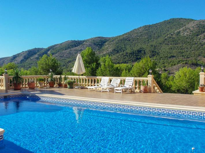 Casa rural para 13 personas, con jardín y piscina, Se admiten mascotas en Finestrat