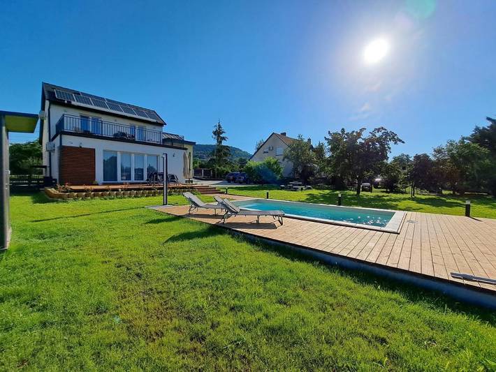 Villa für 8 Personen, mit Balkon und Terrasse sowie Garten und Pool am Balaton