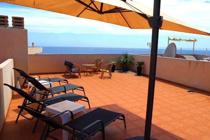 Gîte pour 4 personnes, avec Balcon et Terrasse ainsi que Piscine et Vue dans Bolnuevo