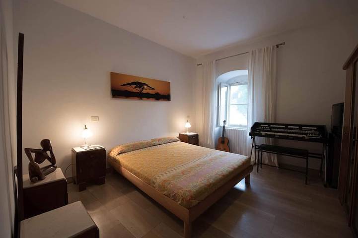 Entire apartment, Vacation villa with lake view, terrace & direct access to Lago di Varano in Ischitella, Gargano