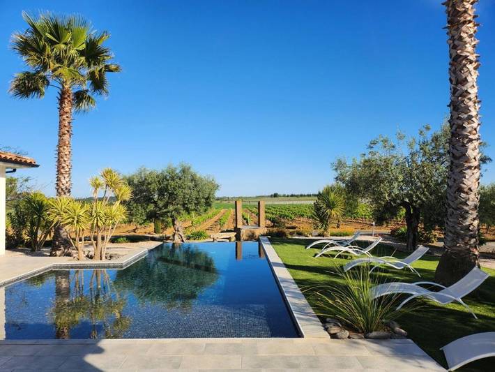 Location de vacances pour 8 personnes, avec vue ainsi que piscine et terrasse à Servian - 3