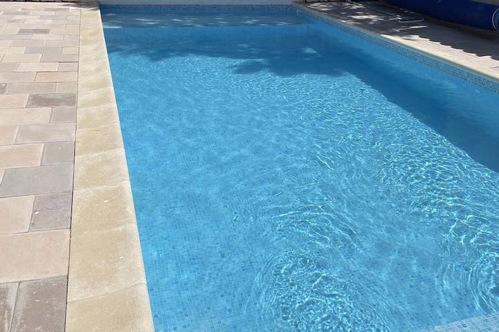 Location de vacances pour 10 personnes, avec jardin à Saint-Geniès-de-Comolas