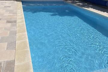 Location de vacances pour 10 personnes, avec jardin à Saint-Geniès-de-Comolas