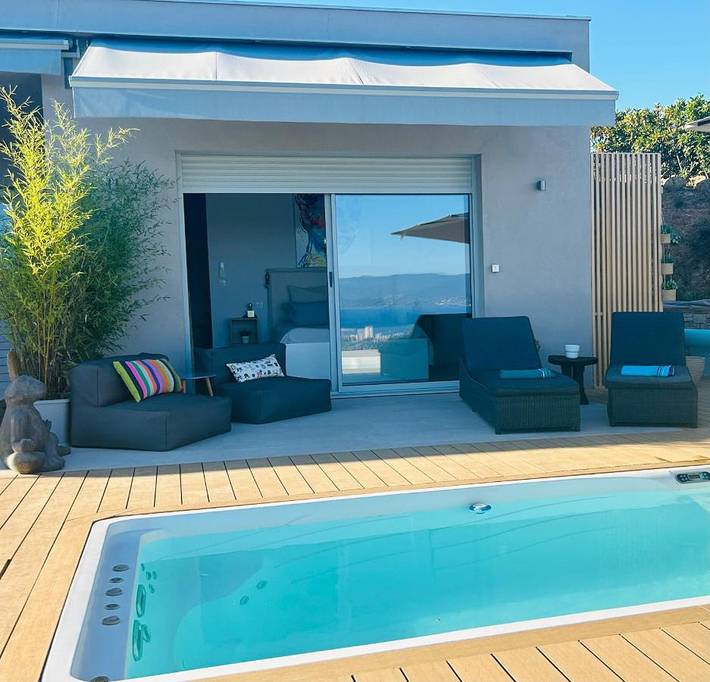 Maison d’hôte pour 2 personnes, avec Jacuzzi et Terrasse ainsi que Jardin et Piscine à Ajaccio
