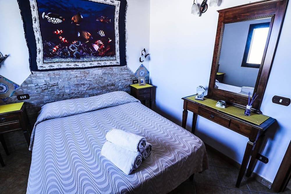 Tastefully furnished house with garden and a few steps from the sea. in Lampedusa e Linosa, Islas Pelagias