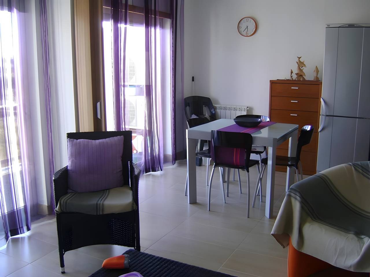 Apartamento inteiro, Apartamento 'Pérola Do Oeste' com Piscina Partilhada, Wi-Fi e Ar Condicionado in Praia de São Martinho do Porto, São Martinho do Porto