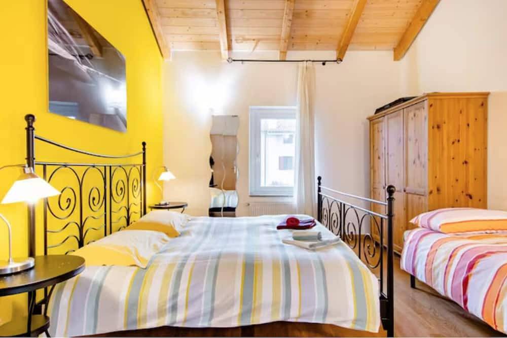 Suite     Yellow.     Room in Udine, Udine Province
