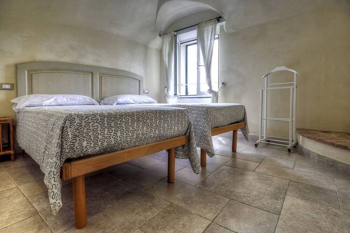 Appartamento intero, Casa Pisani in struttura con giardino e piscina in Civezza, Riviera di Ponente