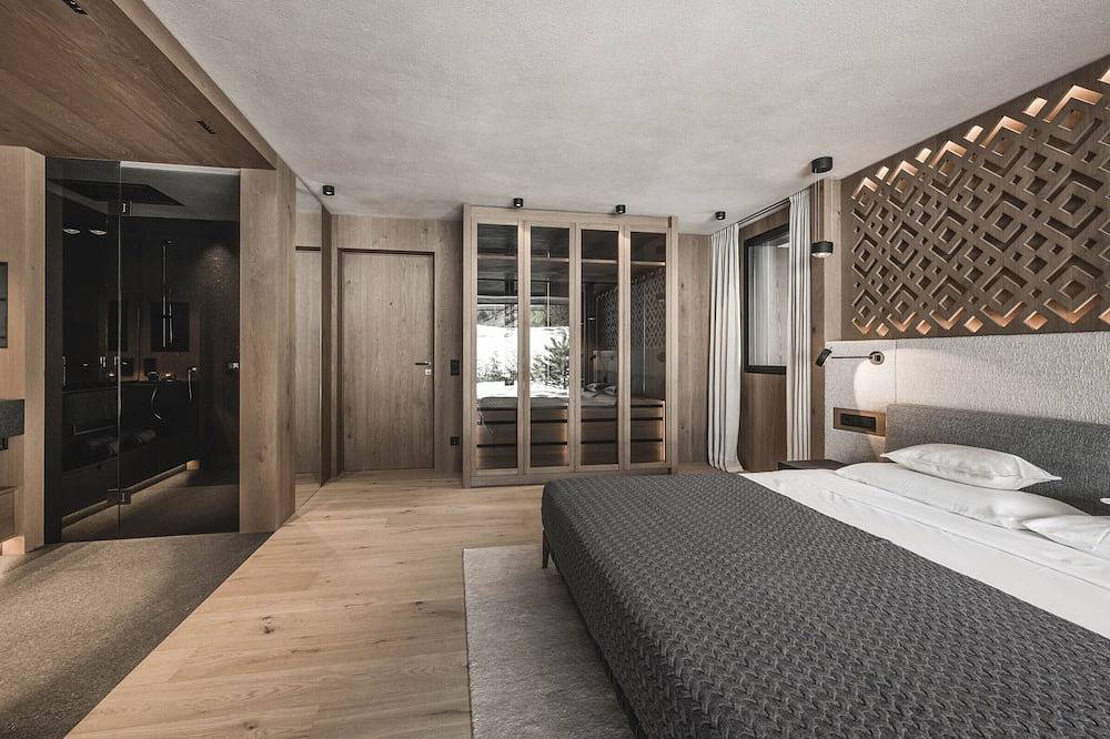 Luxury Chalet Alpurio, private chalet with Wellbeing Manager in Wolkenstein, Dolomiti Superski