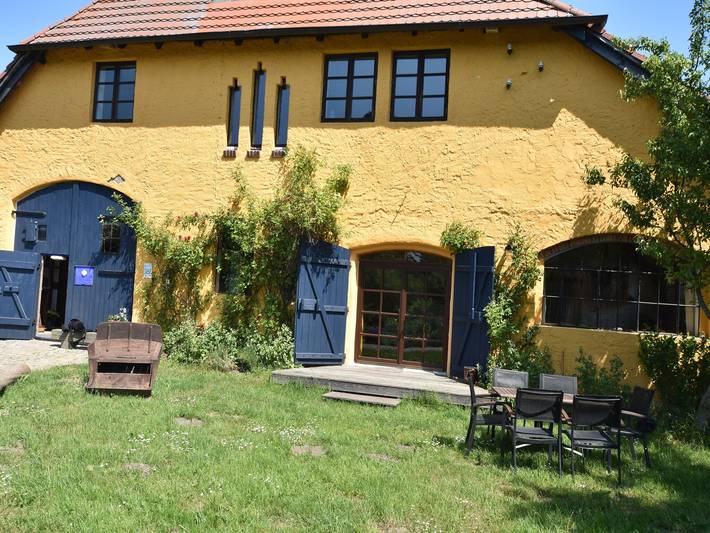Ganze Wohnung, Besondere Ferienwohnung Bibliothek in Buschhagen in Neu Bartelshagen, Stralsund Umland