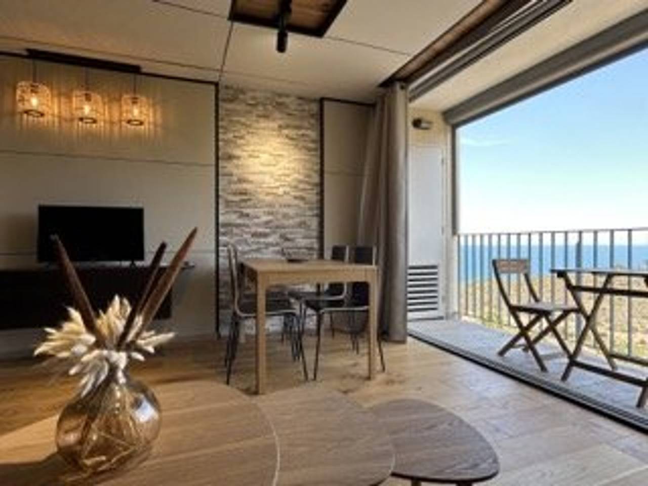 Ganze Wohnung, Helle Wohnung für 6 Personen, 3 Zimmer, Parkplatz, renoviert, 300m vom Strand in La Côte Vermeille, Banyuls-sur-Mer