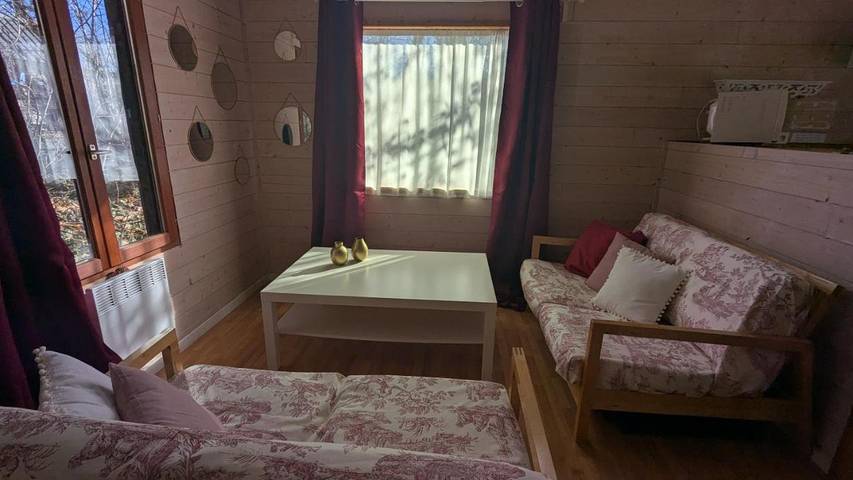 Gîte pour 5 personnes, avec jardin et terrasse ainsi que jacuzzi et piscine à Biron - 2