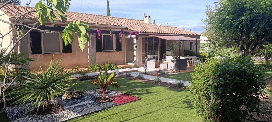 Villa pour 6 personnes, avec Terrasse et Jardin ainsi que Piscine et Vue