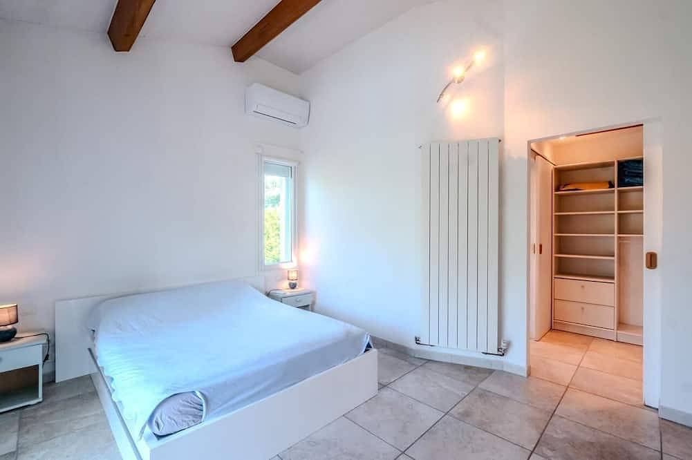 La Pinède, a welcoming family home, 5 minutes from Vallon Pont D'Arc in Salavas, Ardèche