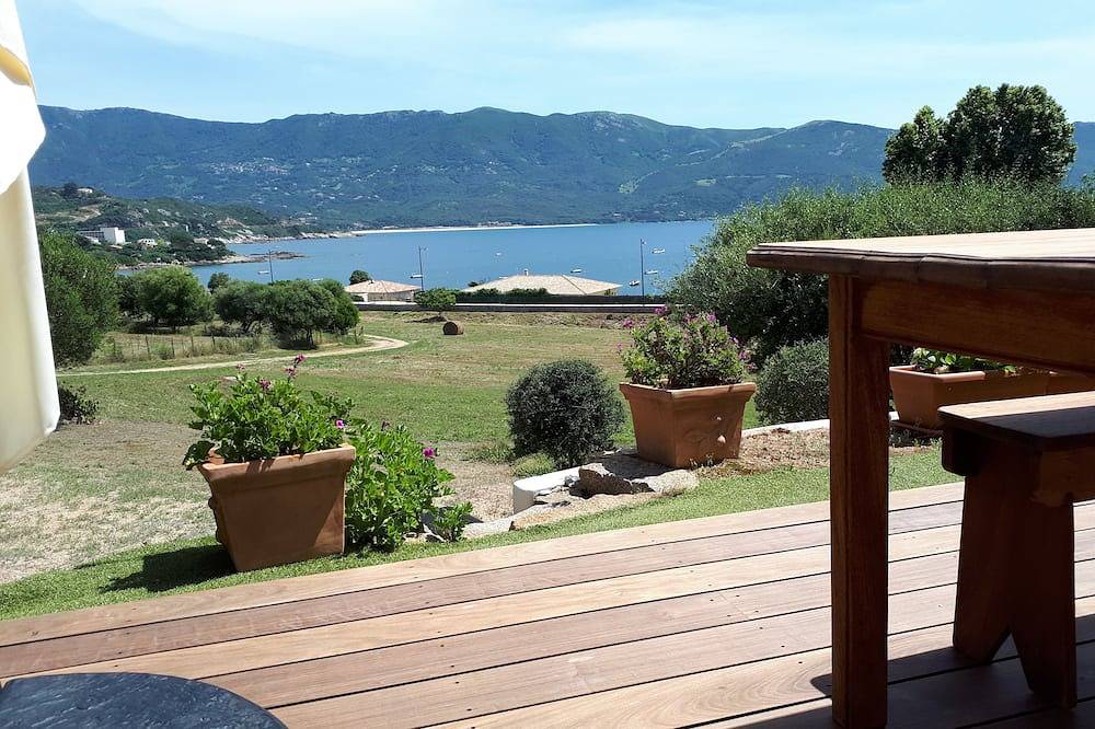 Villa individuelle, vue extra, terrain 8500m2, à 100m plage. in Tiuccia, Casaglione