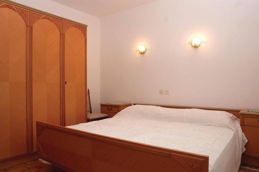 Apartamento entero, Bonito apartamento en Stinjan con vistas al mar. in Stinjan, Pula