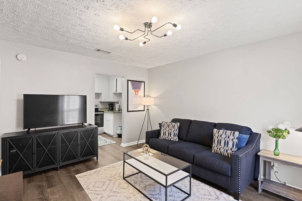 Ganze Wohnung, Across from Campus! Magnolia Linenco #7 Downtown Au in Auburn (AL), Alabama