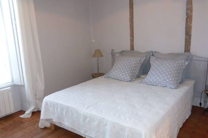 Gîte pour 5 personnes, avec jardin à Neuville-aux-Bois (Loiret) - 2