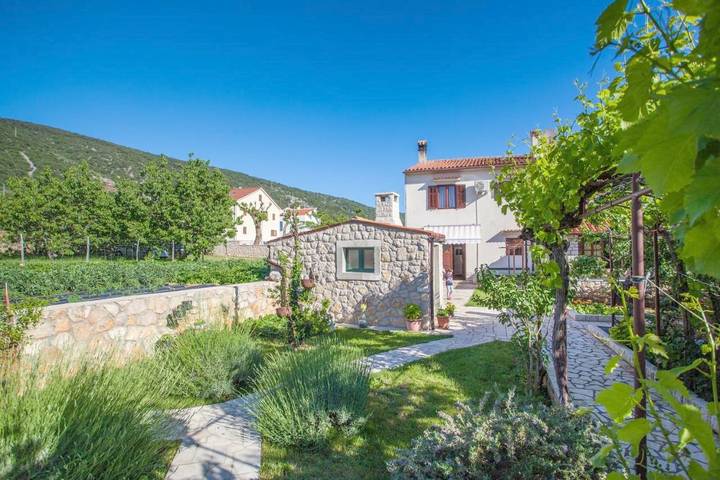 BnB für 2 Personen, mit Terrasse und Garten sowie Ausblick auf Cres