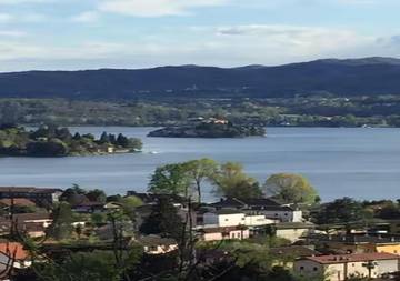 Gîte pour 4 personnes, avec vue sur le lac ainsi que terrasse et vue dans Pettenasco