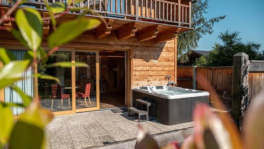 Ferienhaus für 4 Personen, mit Balkon und Pool sowie Sauna und Garten in Ainring