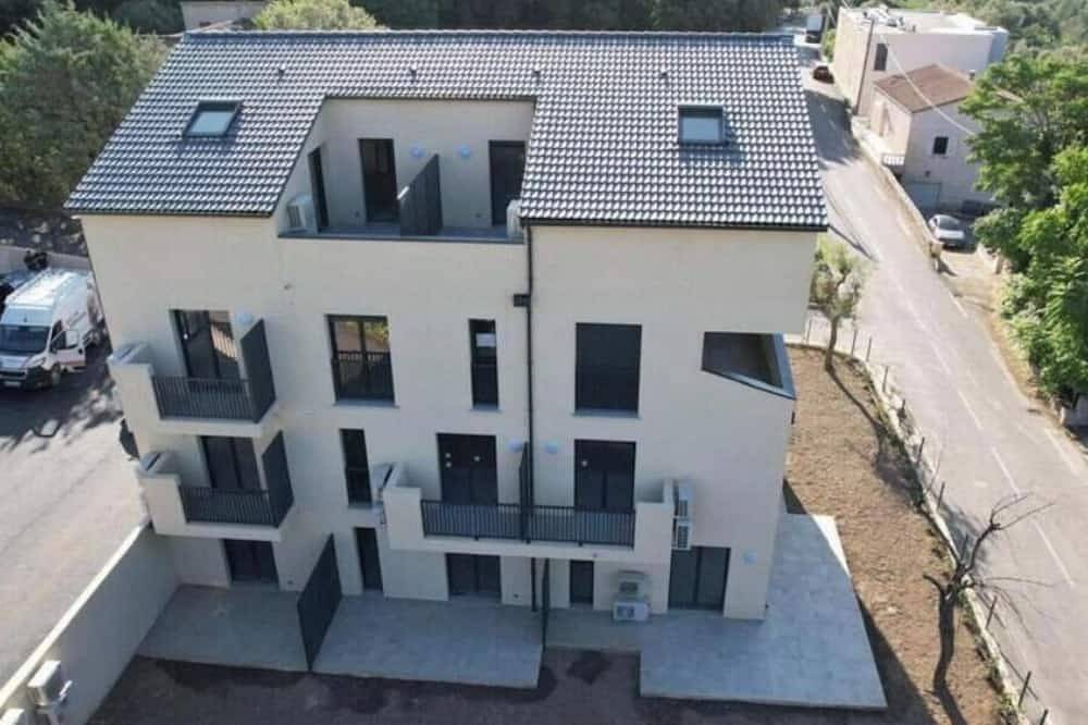 Entire apartment, T1 33 m² terrace and private parking. in Corte, Parc naturel régional de Corse